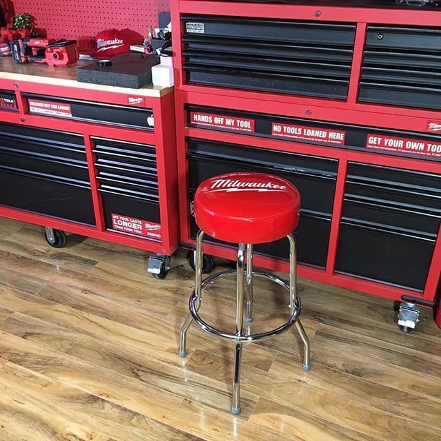 ①ミルウォーキー スツール