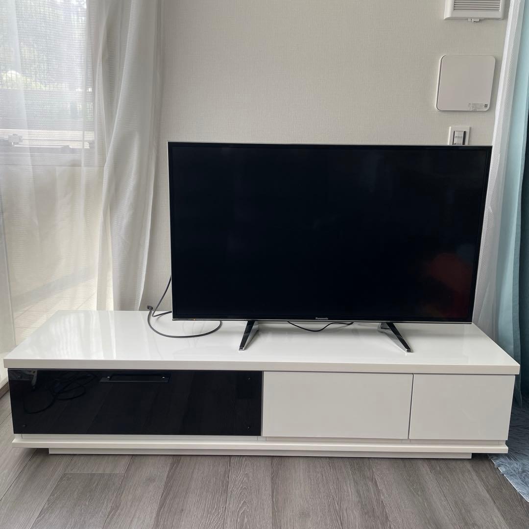 テレビ台　ホワイト