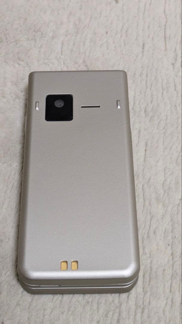 docomo F-41C シルバー折りたたみ式携帯電話