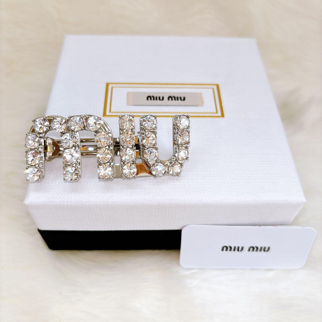 miu miu クリスタルブローチ　ビジュー
