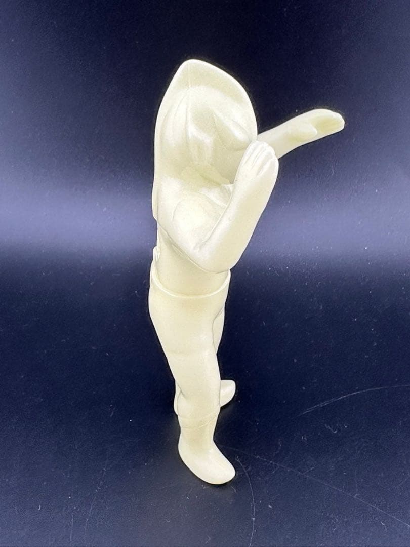 【中古品】ブルマァク　ソフビ　ニセウルトラマン　蓄光　入手困難　フィギュア