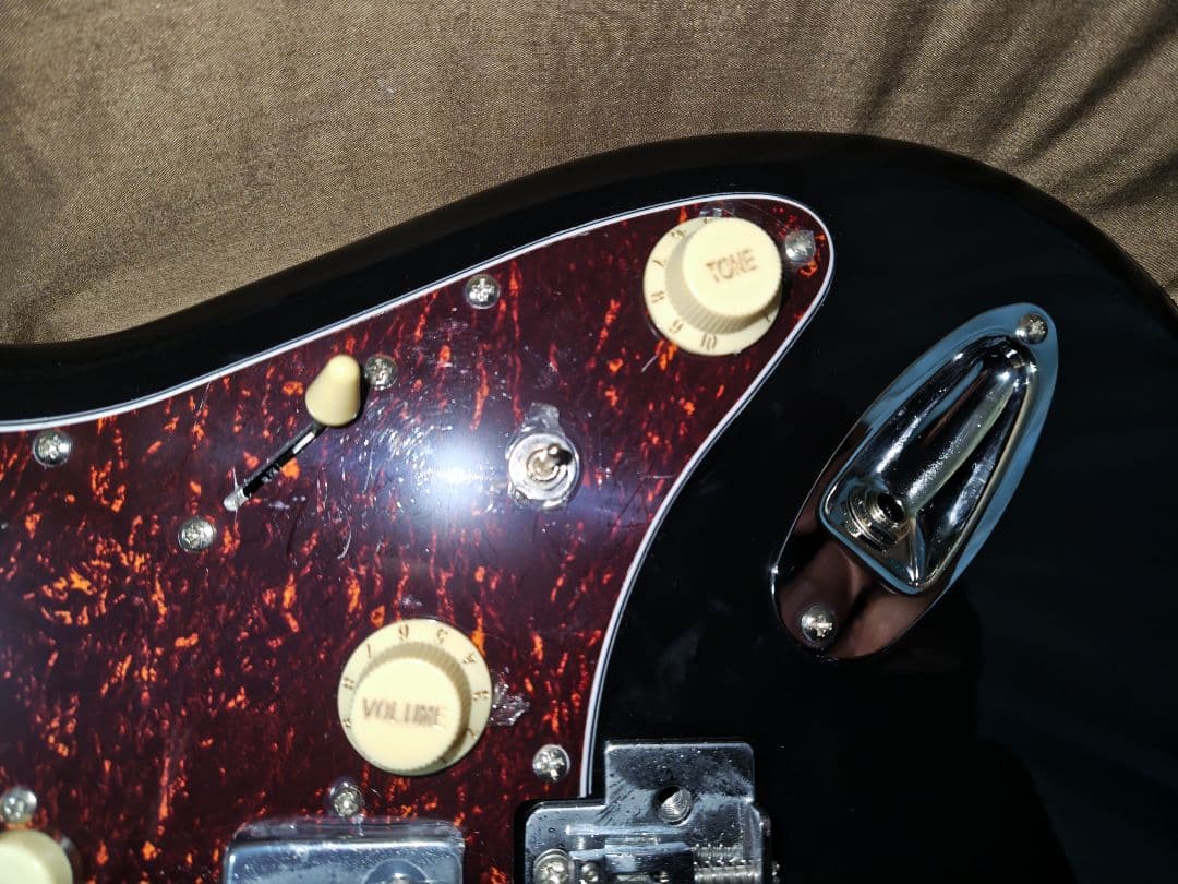 島村楽器WEB限定販売Eris. Nestia ストラトタイプべっ甲ブラック