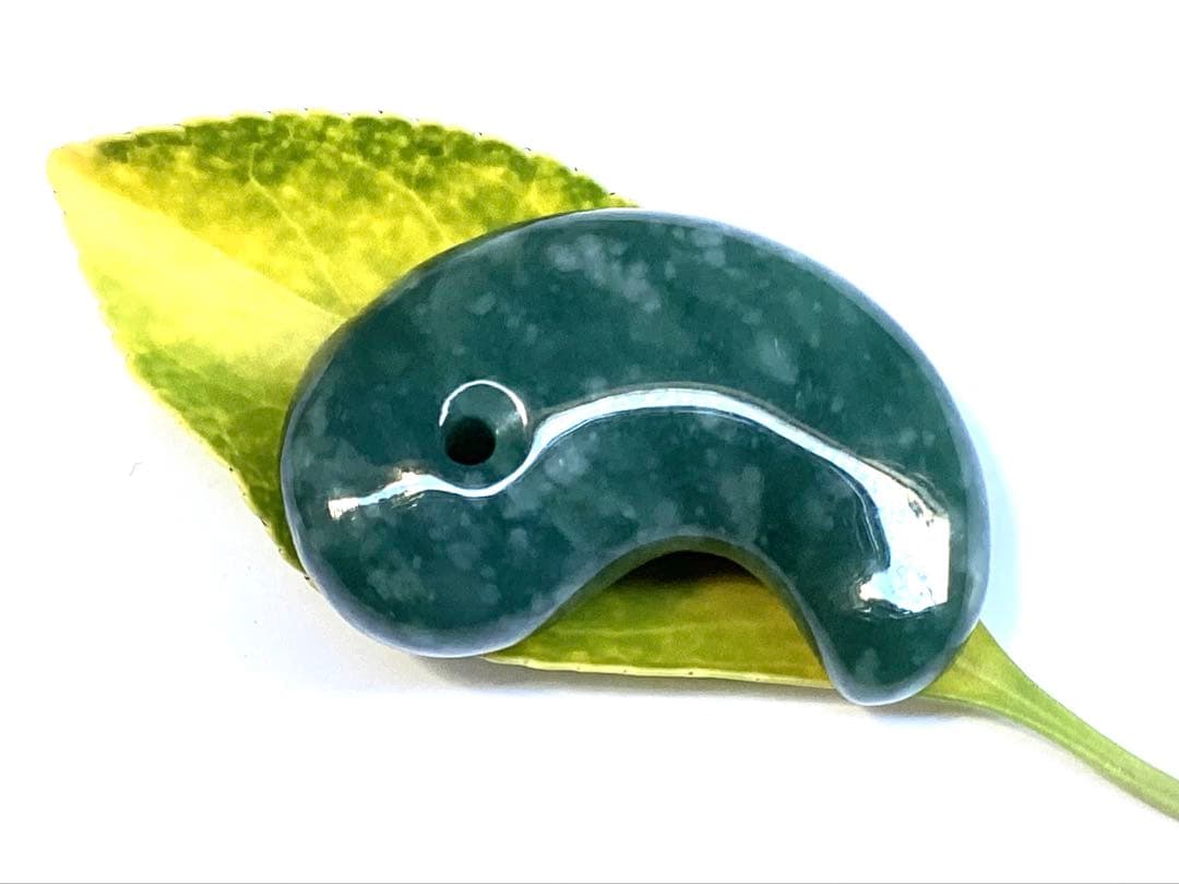 ✳premiumシリーズ　珍‼️希少吉兆雪輪文様 糸魚川青翡翠入りコン沢　鑑別書付