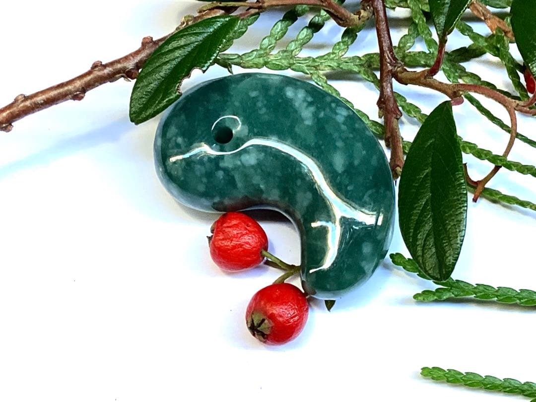 ✳premiumシリーズ　珍‼️希少吉兆雪輪文様 糸魚川青翡翠入りコン沢　鑑別書付