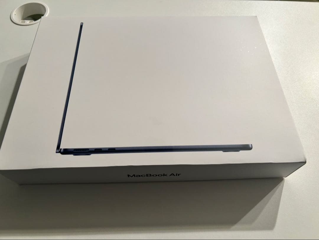 M2 MacBook 13インチ 256GB