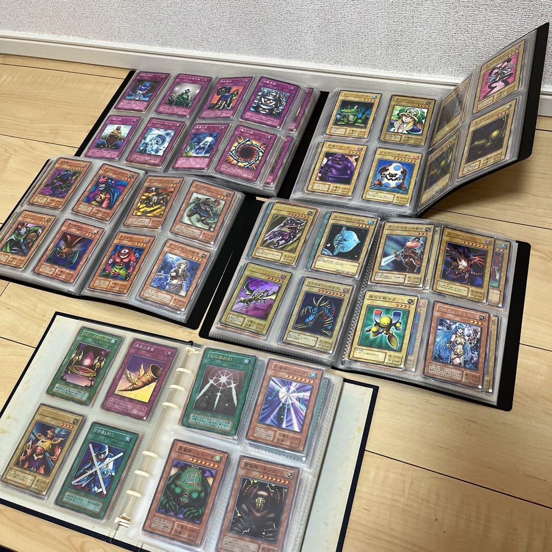 【初期】遊戯王カード　引退品　キラ含む　1054枚　まとめ売り　ファイル付き