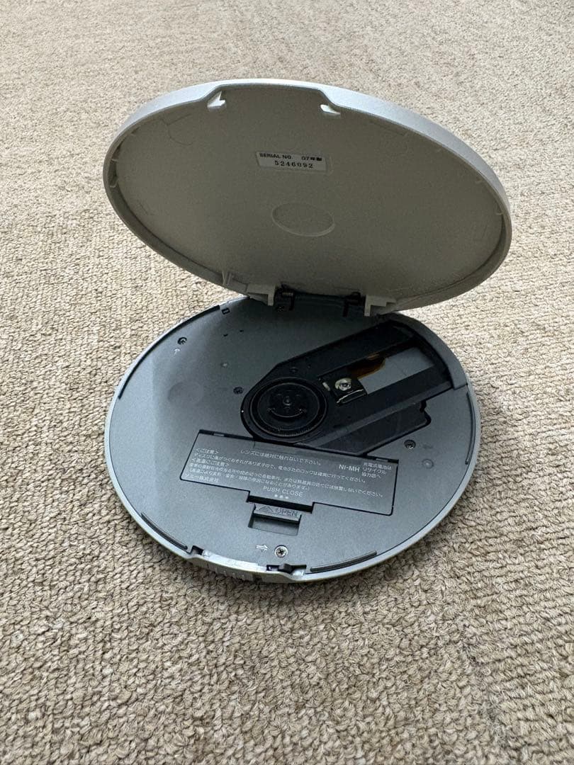 【ほぼ新品】SONY ソニー CD D-NE730 MP3 再生 動作品 純正品