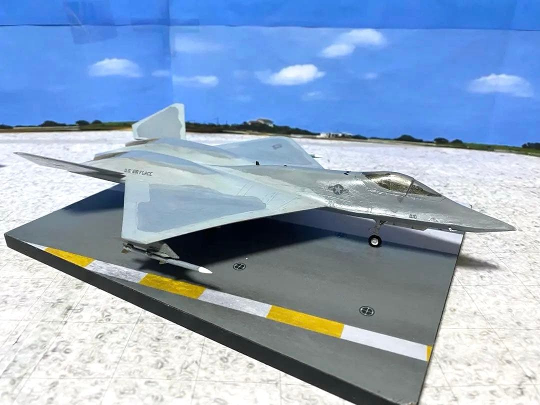 限定価格　YF-23 1/72スケール　プラモデル完成品