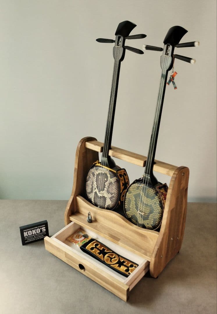 ♪沖縄三線スタンド　正面向き2丁並び引き出し付き♪