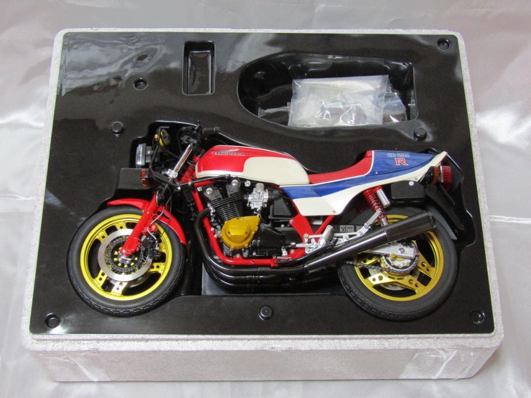 オートアート1/6　HONNDA　CB1100R　ホンダCB1100R
