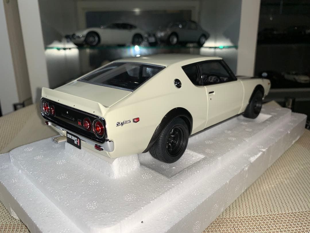 オートアート 1/18 スカイラインGTR カーボンボンネット(シルバー)