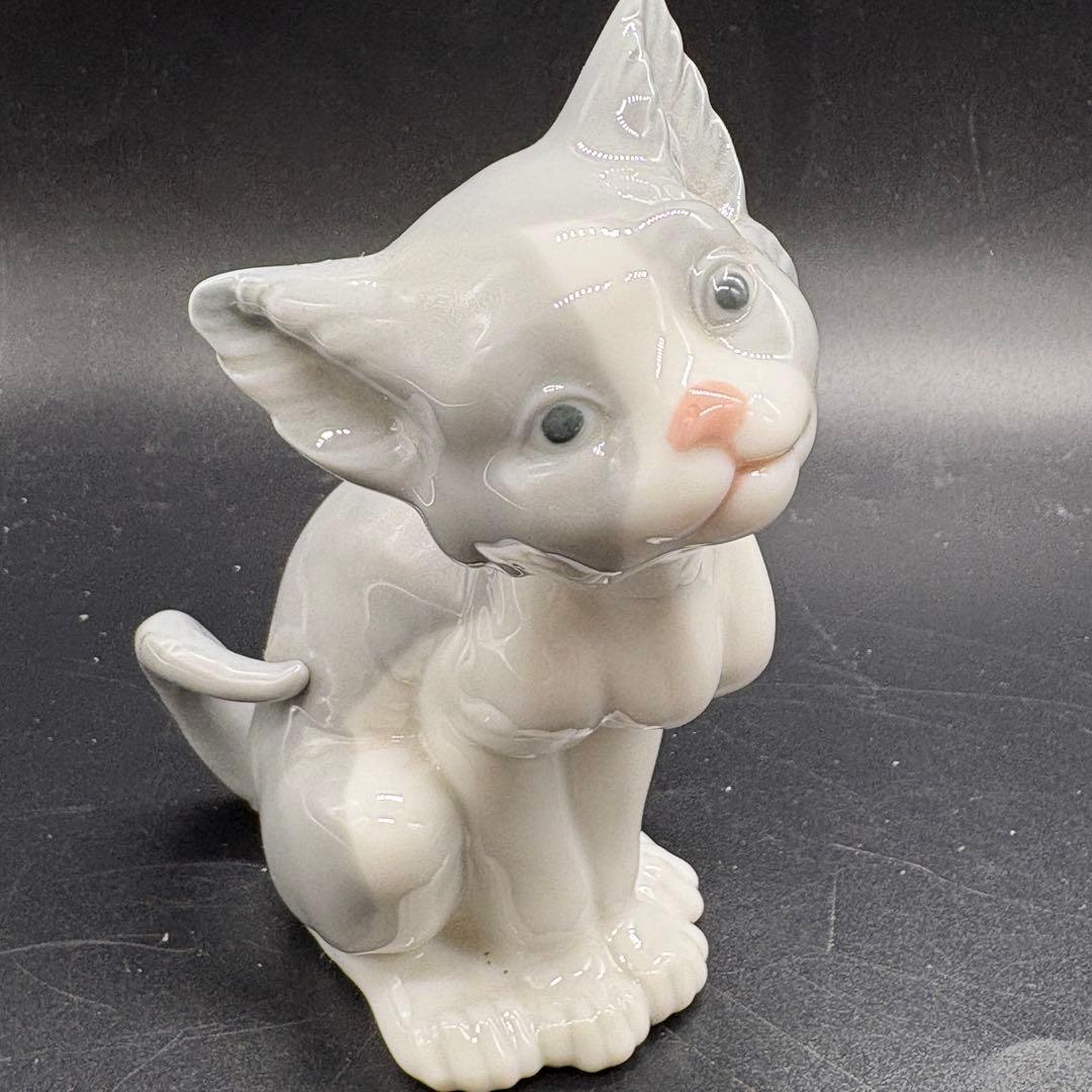 箱付き リヤドロ フィギュリン 置物　ネコ　ごはんをちょうだい　②　no.172