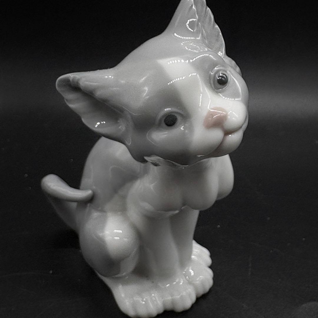 箱付き リヤドロ フィギュリン 置物　ネコ　ごはんをちょうだい　②　no.172