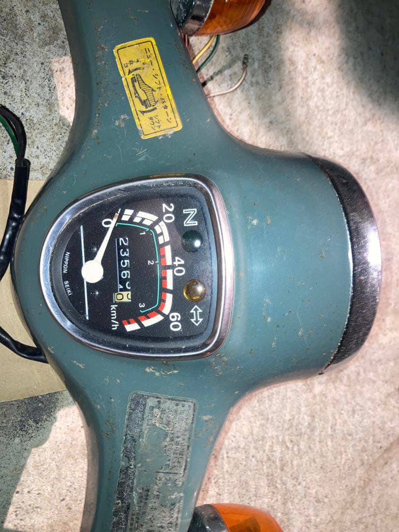 カブC5050 6V車 ハンドル周りとテールレンズ等