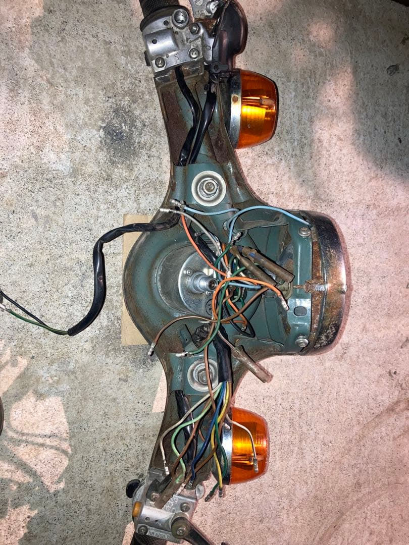 カブC5050 6V車 ハンドル周りとテールレンズ等