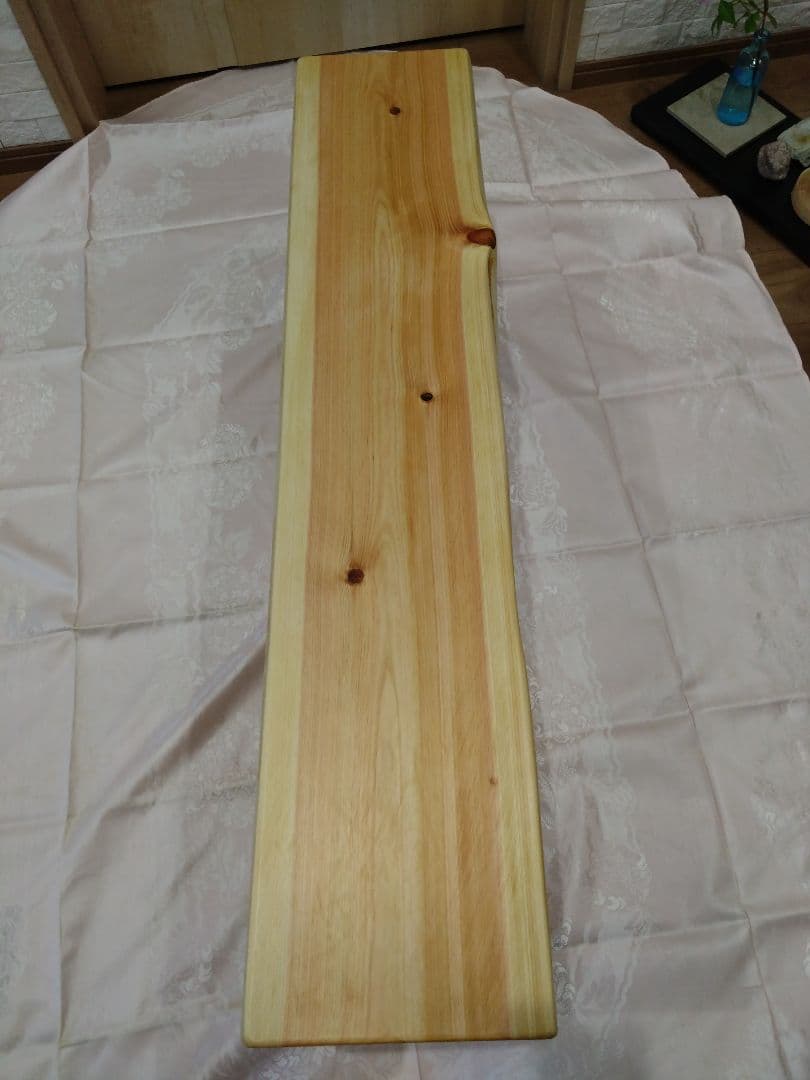 檜のベンチ（71）樹齢約70年、檜の原木の模様、年輪が綺麗に出ております