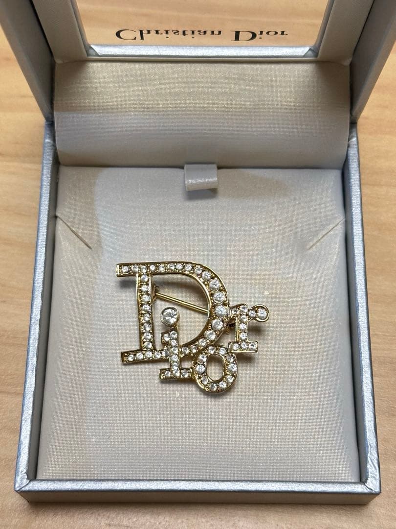 ChristianDior ロゴ ブローチ コサージュ ライトストーン ゴールド