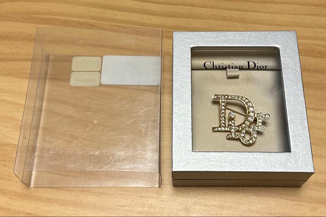 ChristianDior ロゴ ブローチ コサージュ ライトストーン ゴールド