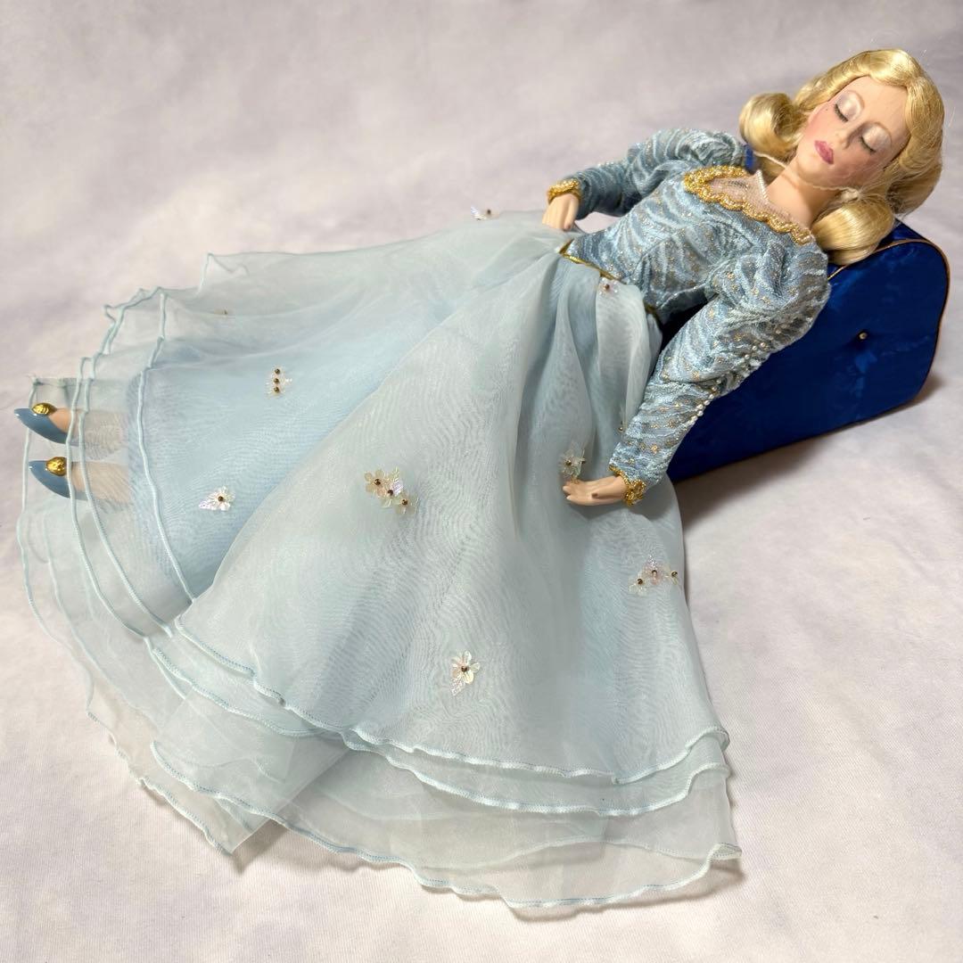 超希少☆フランクリンミント 眠れる森の美女 ポーセリンドール 豪華寝椅子付