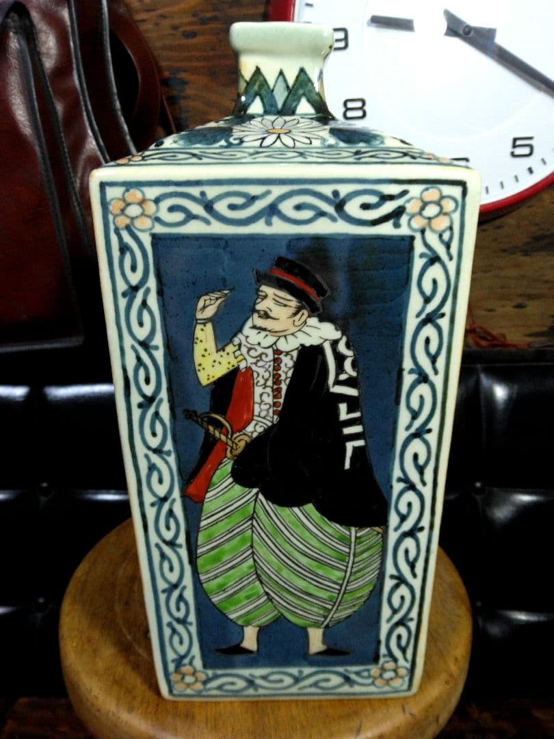 希少　有田焼　円左エ門　染錦色絵　南蛮人図　角瓶　花瓶　飾物　陶器　窯　サイン