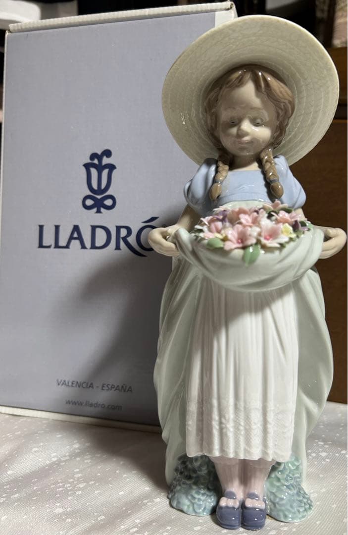 専用品です。Lladro 少女像 陶器製 約23cm 元箱付き