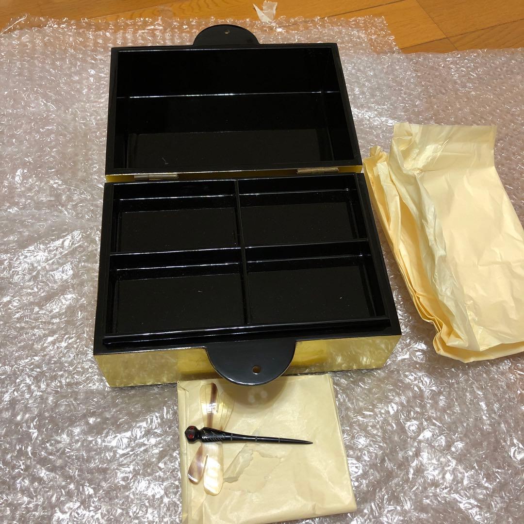 ジュエリーボックス　宝石箱￼ 漆器　　新品未使用￼金色 トンボ装飾付き