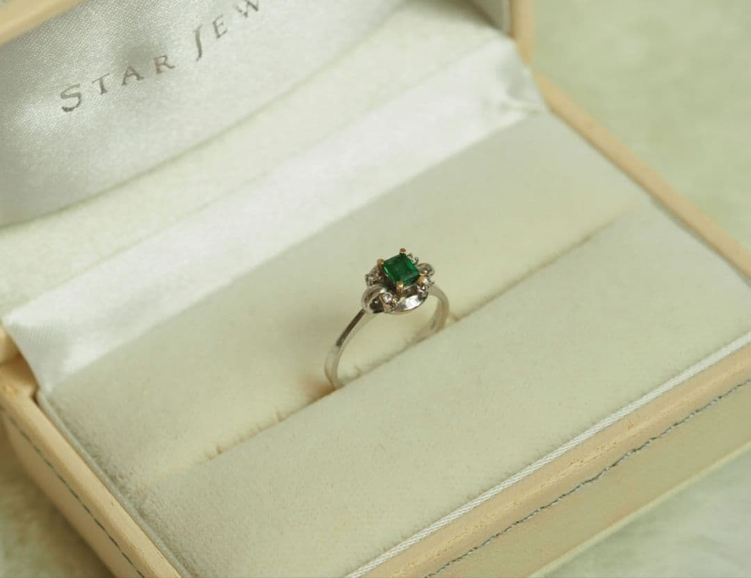 セ*E様 エメラルドリング K18 WG 指輪
