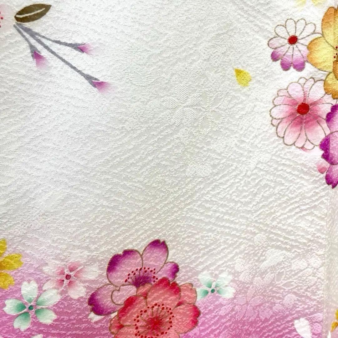 ［振袖］正絹　やわらかい白　ぼかし　桜　菊　草花　毬　流水　地紋　ママ振り