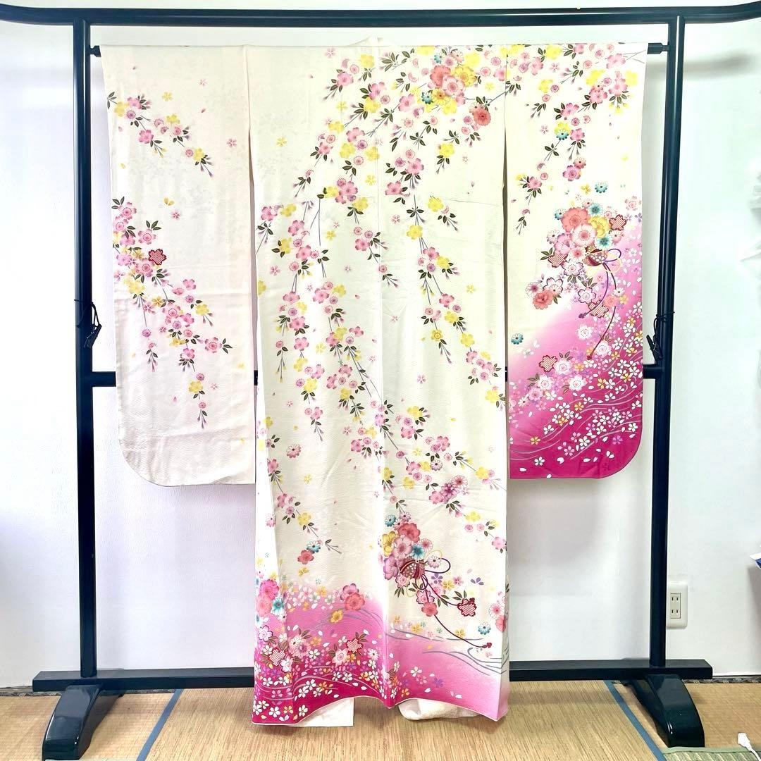 ［振袖］正絹　やわらかい白　ぼかし　桜　菊　草花　毬　流水　地紋　ママ振り