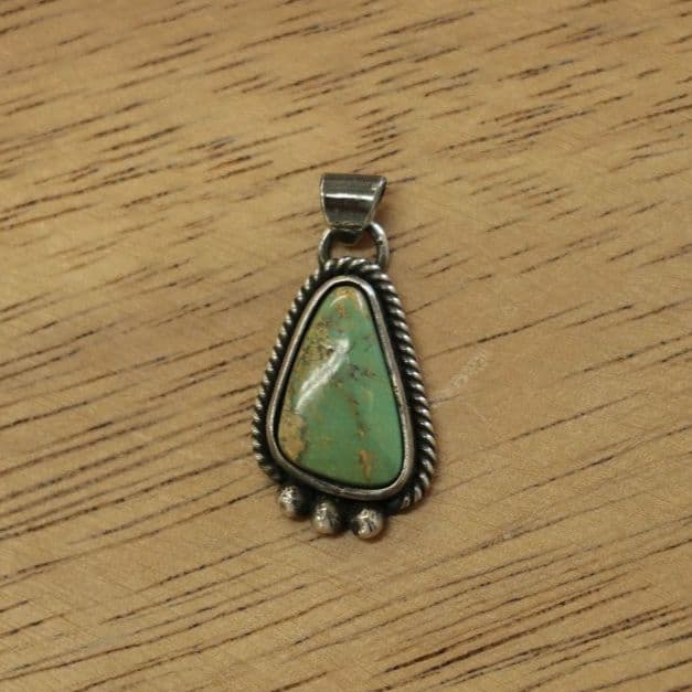 キングマンターコイズペンダント　インディアンジュエリーテイストネックレス