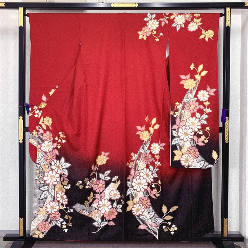 511z46〇小柄な方にも 金通し 振袖 金彩 花 赤 黒〇美品 成人式 結婚式