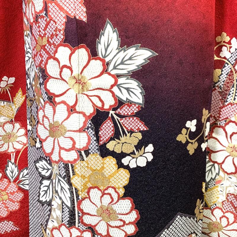 511z46〇小柄な方にも 金通し 振袖 金彩 花 赤 黒〇美品 成人式 結婚式