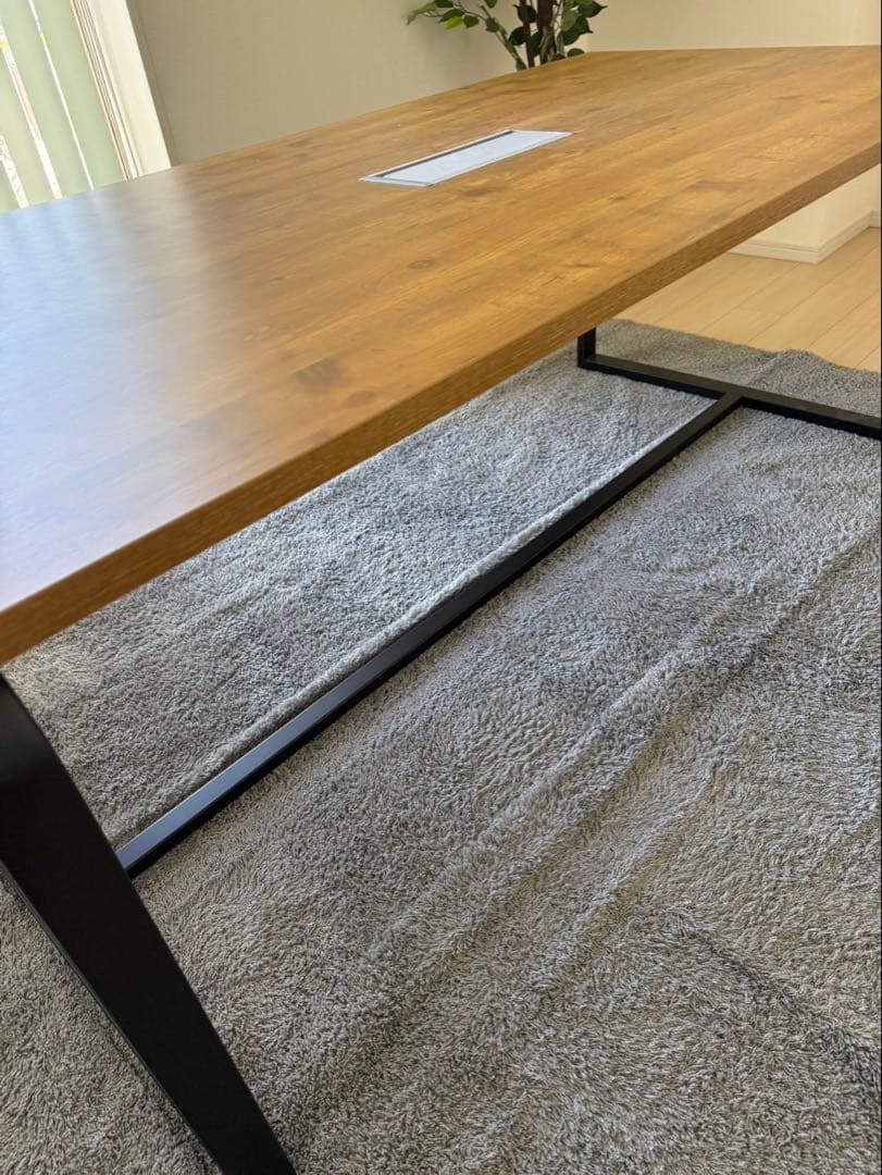 メティオ　配線ボックス付きミーティングテーブル　幅180 オフィスコム