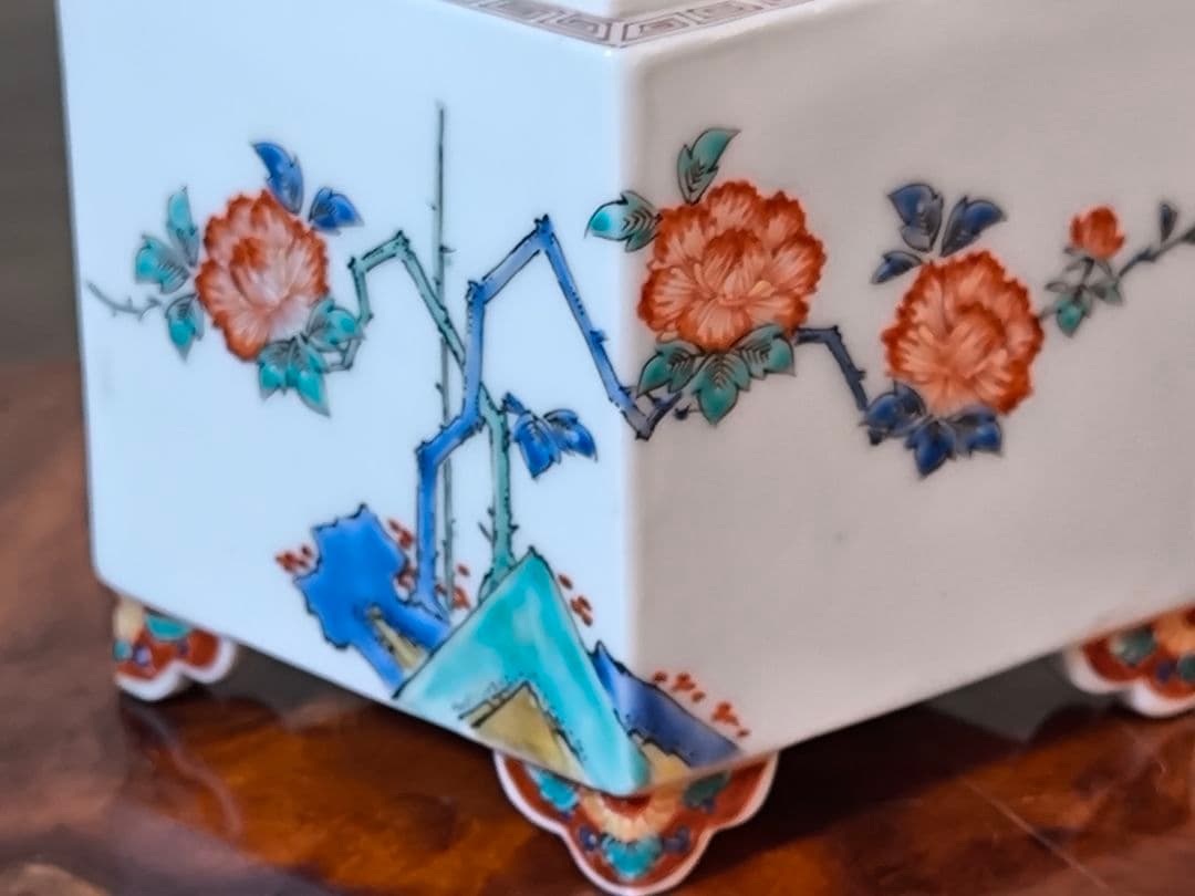 十二代　酒井田柿右衛門　牡丹紋様香炉　菱形香炉　共箱