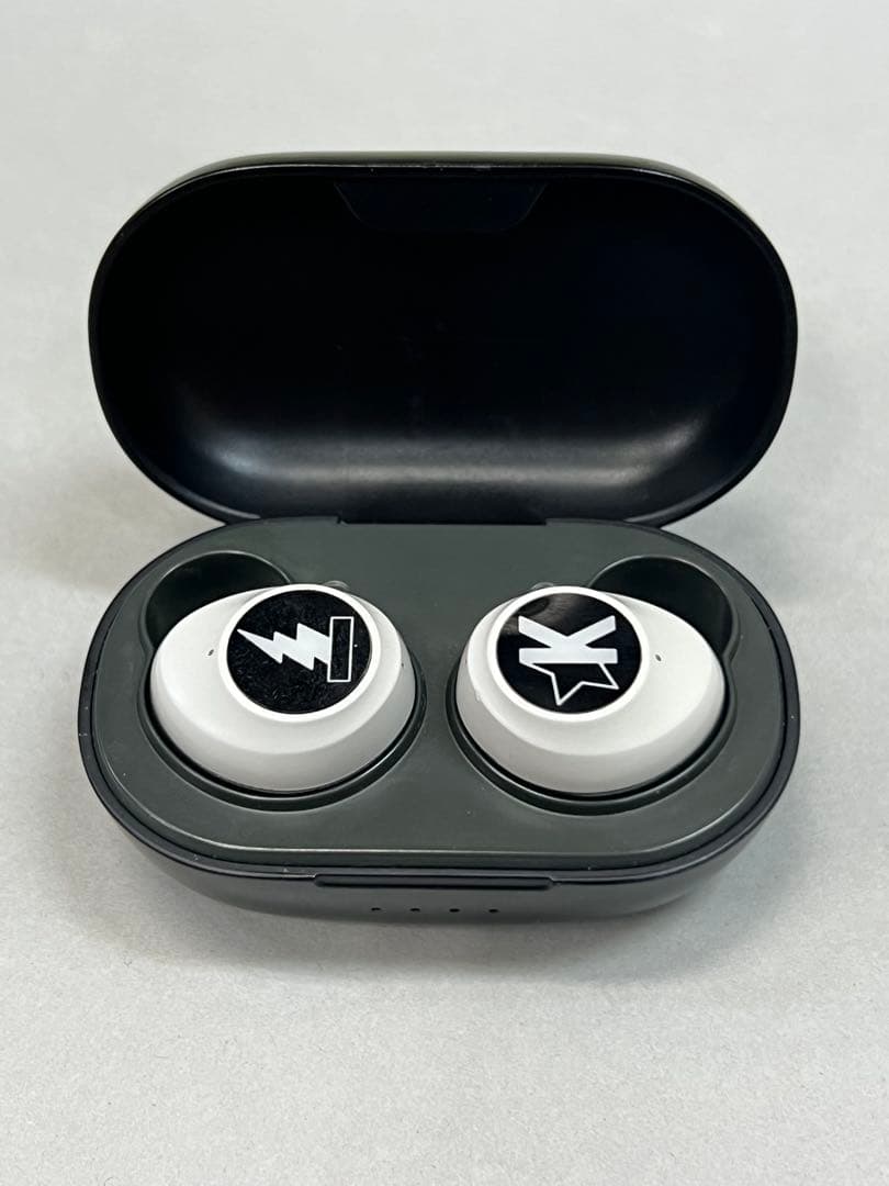 K【動作確認済】津田健次郎 ワイヤレスイヤホン ケース付き 箱無し