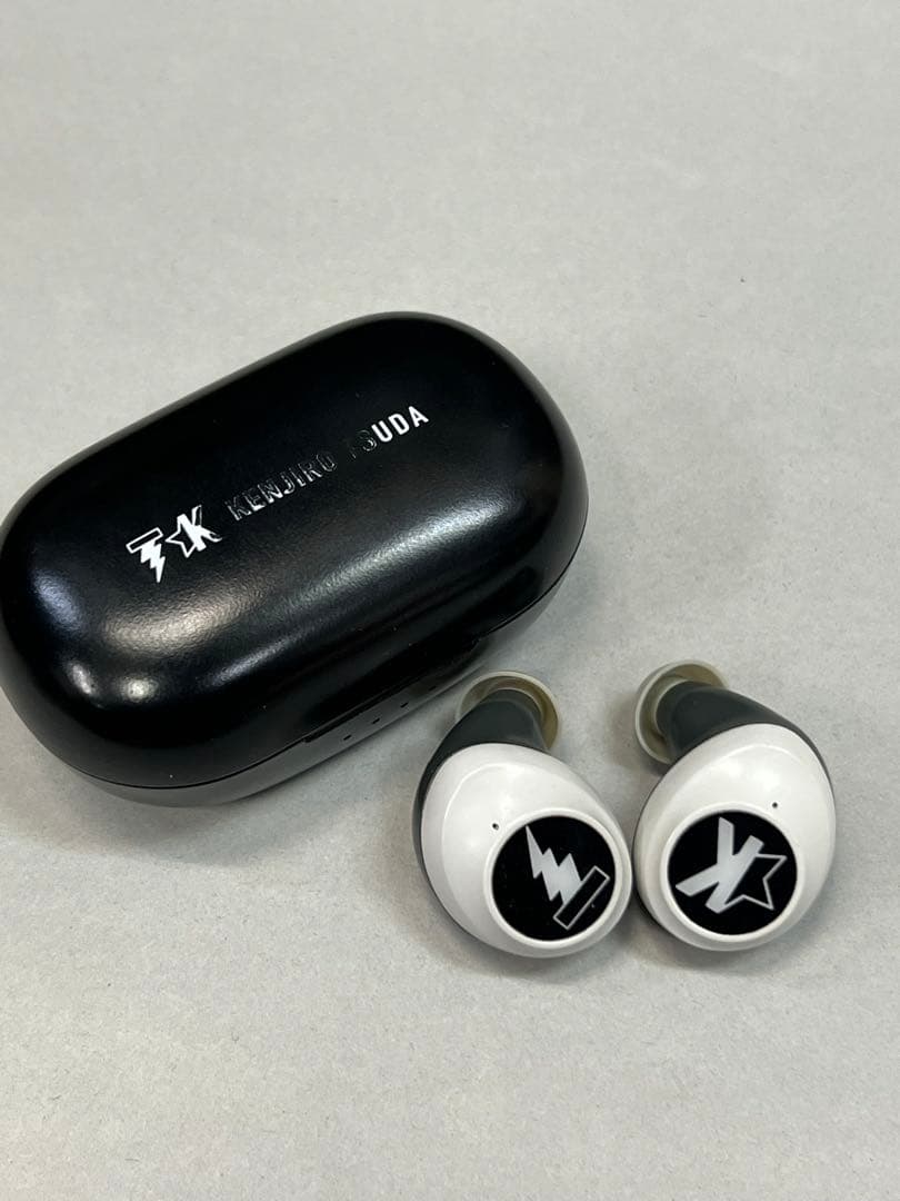 K【動作確認済】津田健次郎 ワイヤレスイヤホン ケース付き 箱無し
