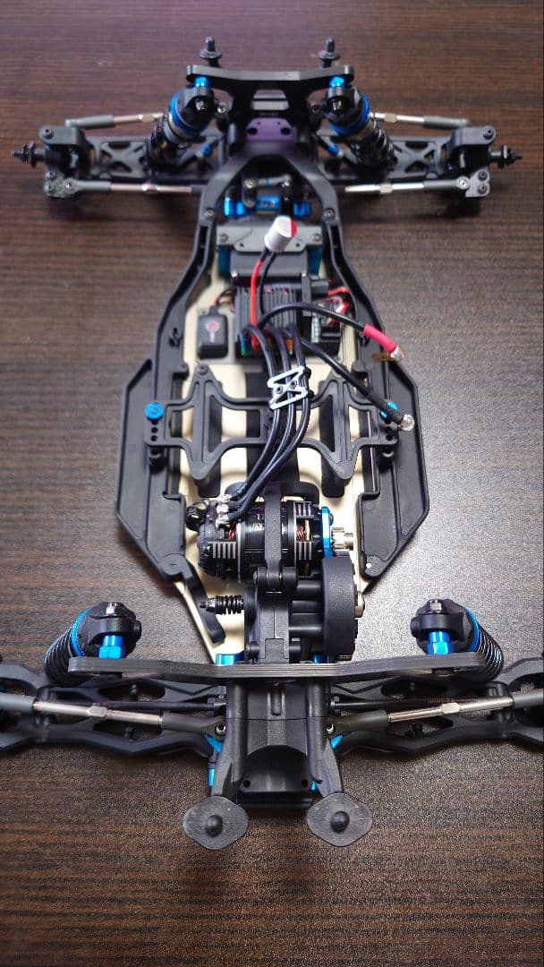 けん アソシエイテッド RC10T6.4　新品ボディー.タイヤセット