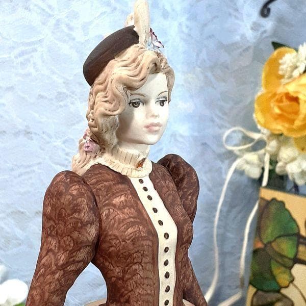 【希少】コールポート セピア色の貴婦人 エレガンス秋の散策  フィギリン人形