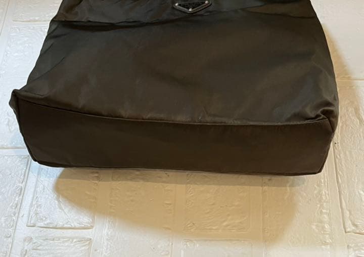 プラダ☆ショルダートート　ハンドバッグ　仕切りあり　ナイロン　カーキブラウン