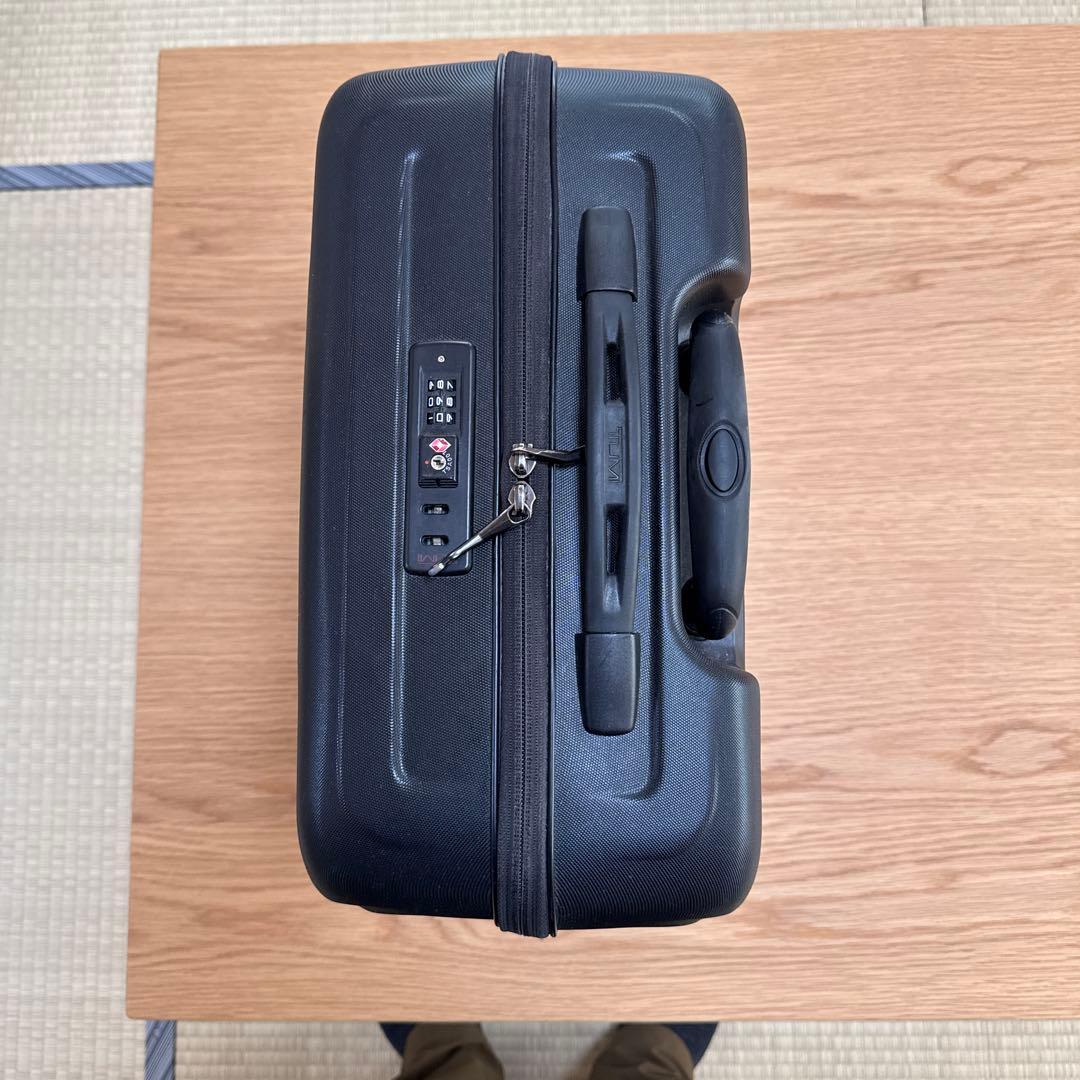 tumiブラックキャリーケース 4輪キャスター付き