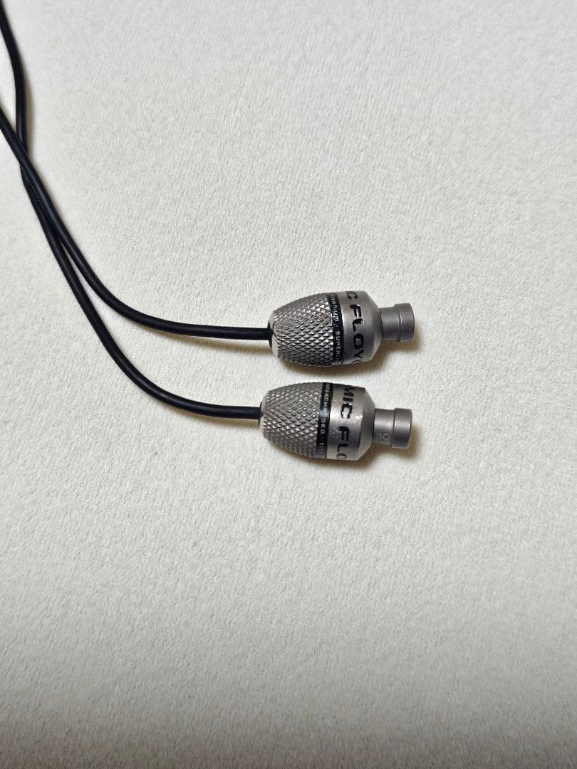 イヤホン Atomic Floyd SuperDarts Titanium