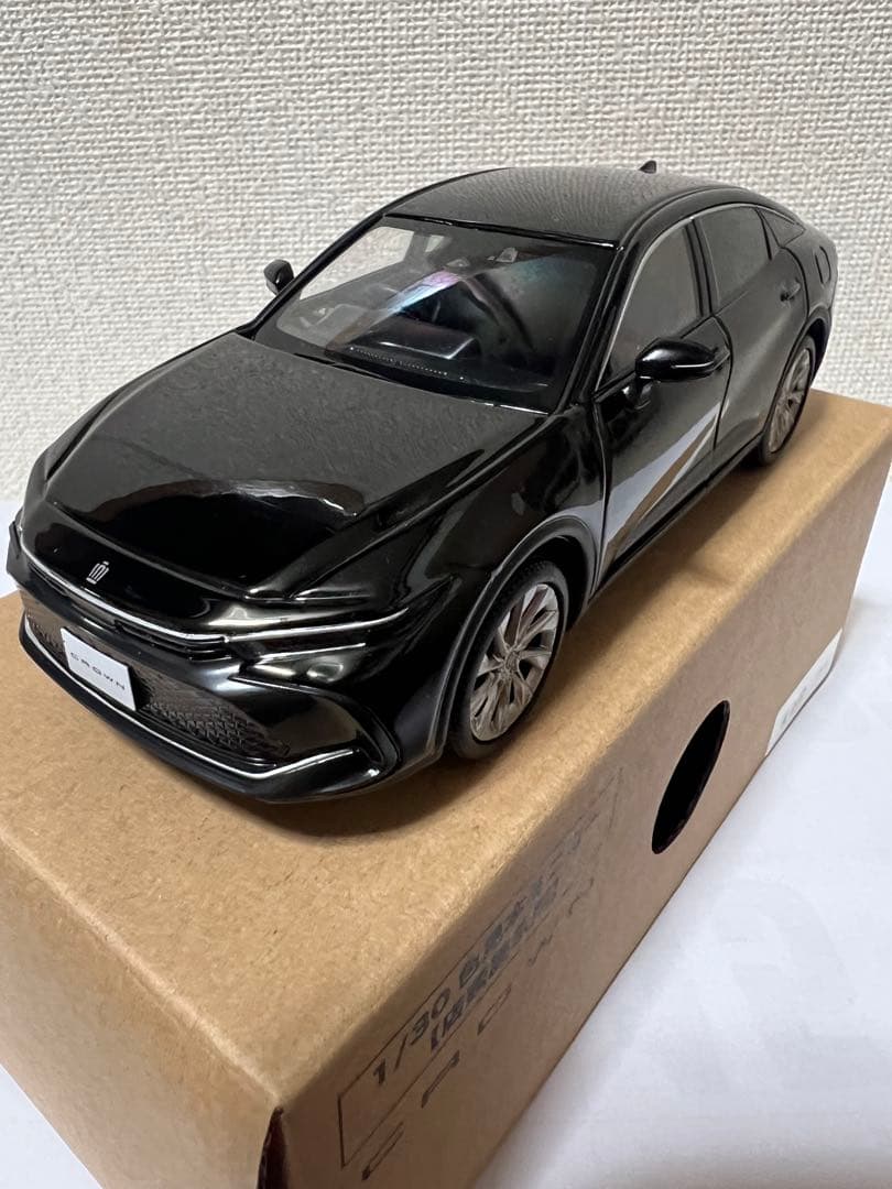 【非売品】 トヨタ CROWN ブラック 1/30 ミニカー