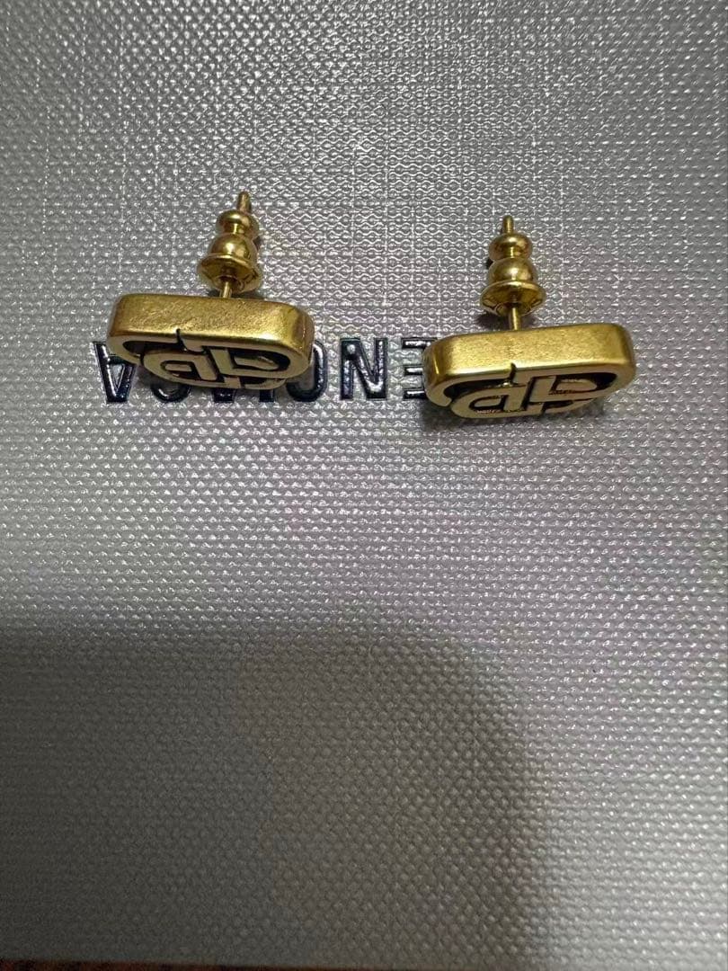 BALENCIAGA バレンシアガ BBロゴ アンティーク調 ピアス