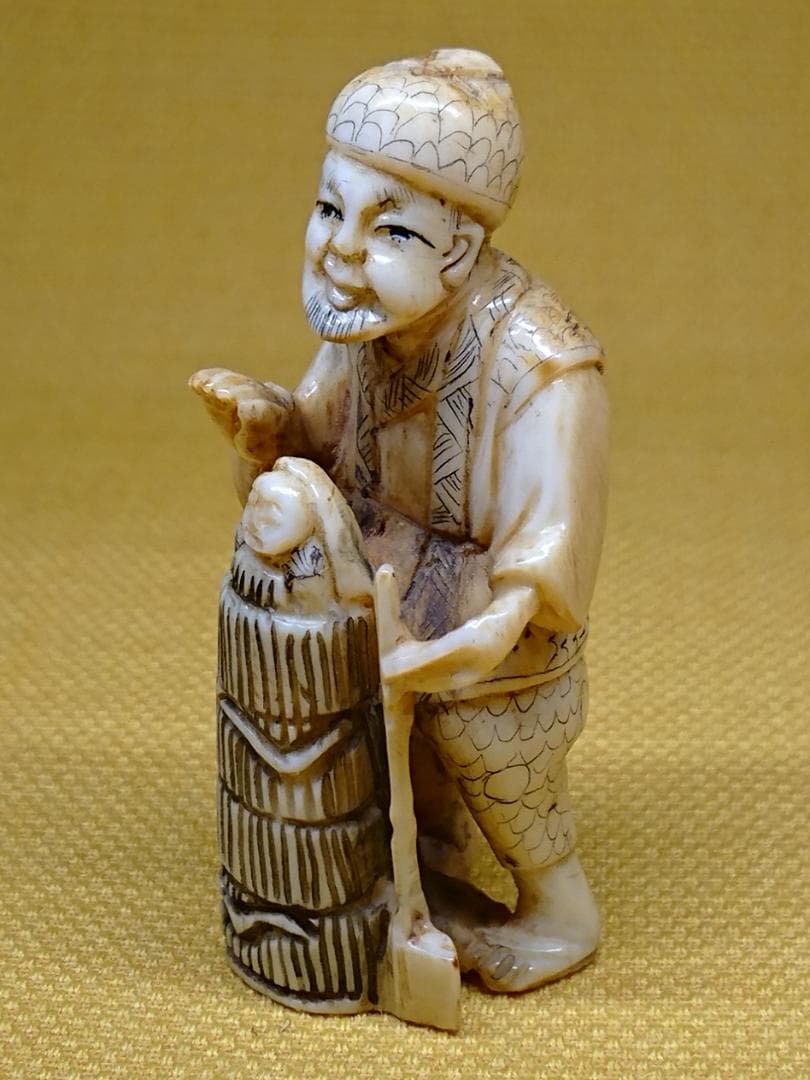 人形　天然素材　彫刻　彫像　根付　置物　インテリア　工芸品　美術品　A2825