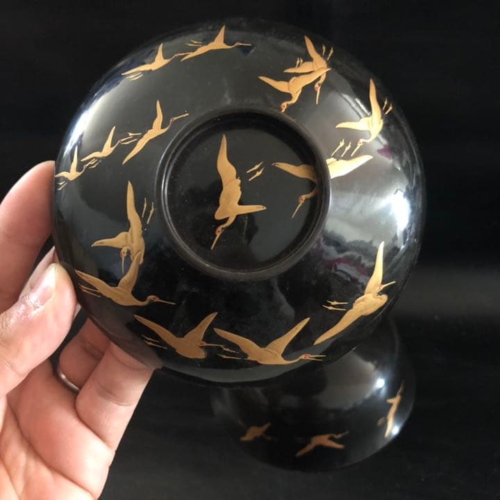 究極の美◼️蔵から黄金の鶴23羽が優雅に飛ぶ漆塗り蒔絵のお椀が出て来ました。