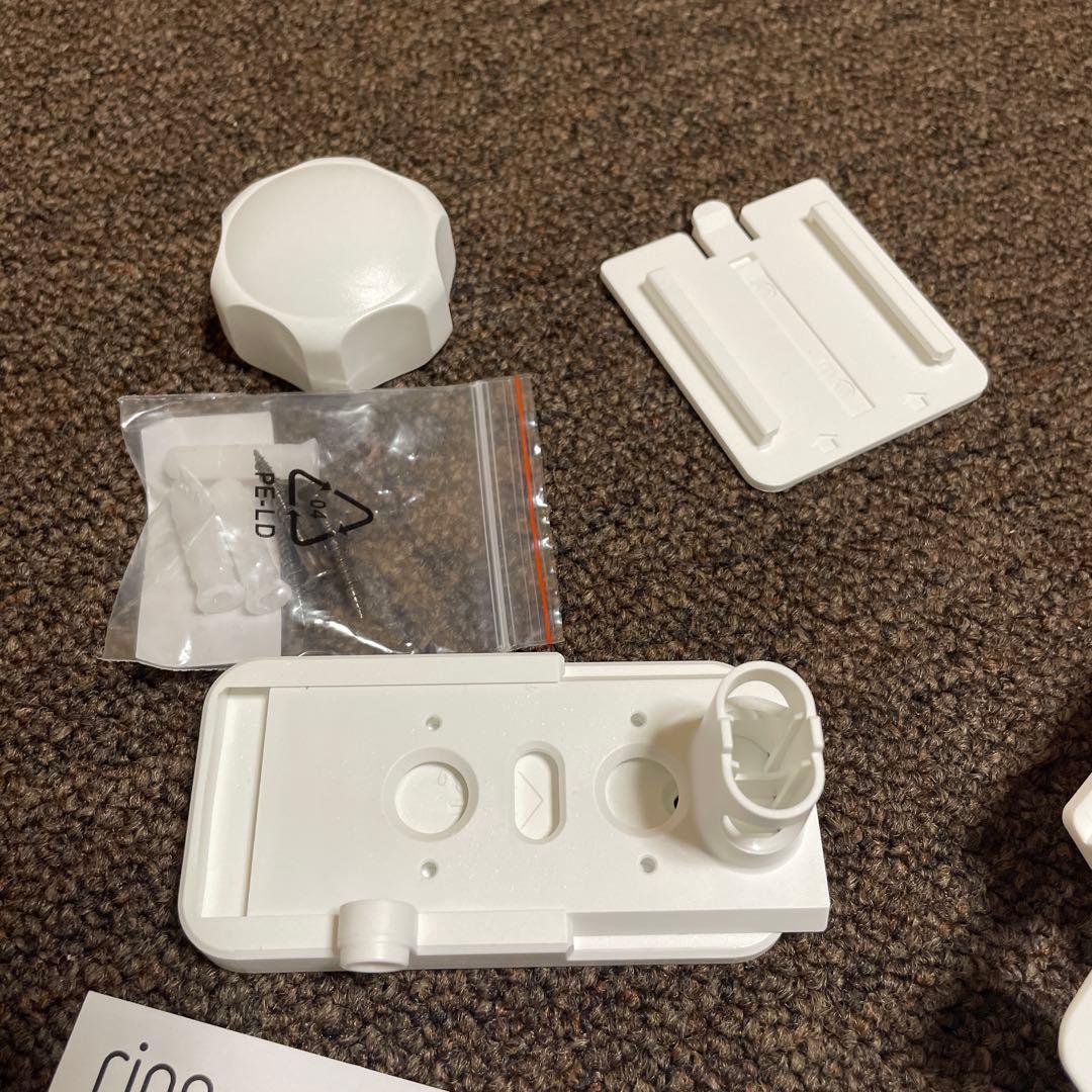 Ring 屋外用センサーライト付セキュリティカメラ+バッテリー+ソーラーパネル