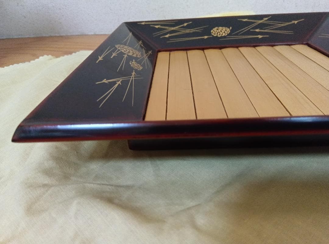 【美品・作者印】中村宗悦作の印布付き　而妙斎好の松葉蒔絵四方盆