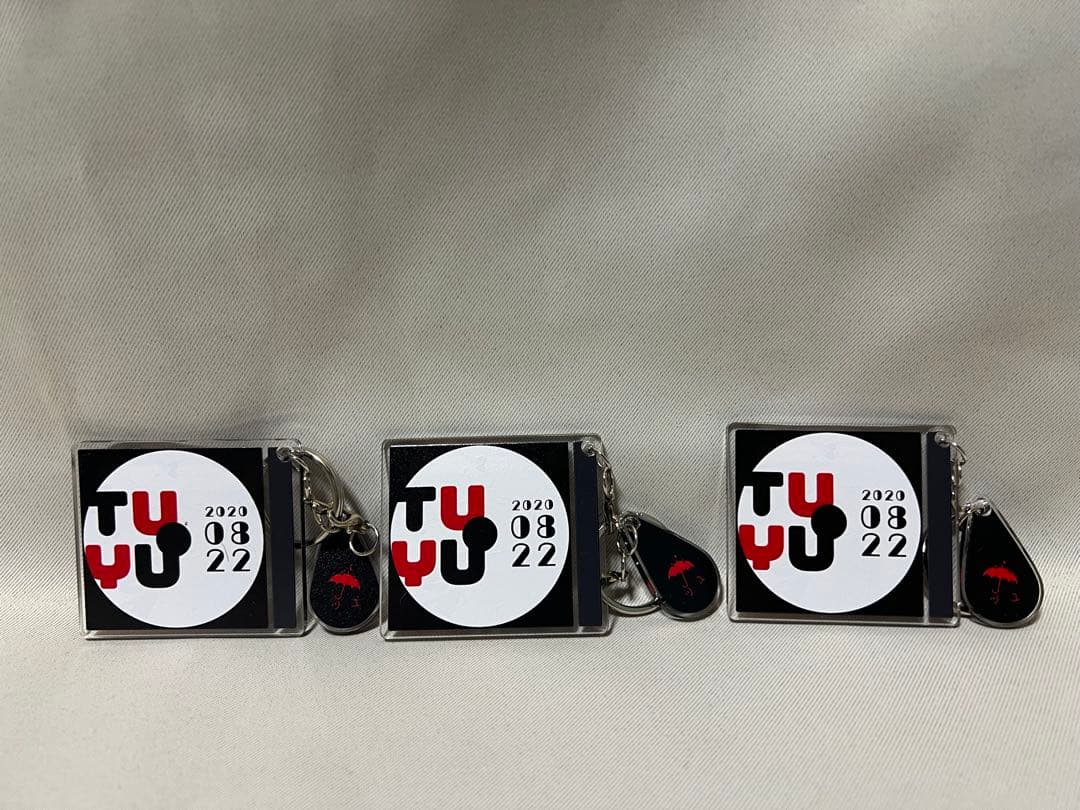 ツユ 泥の分際で私だけの大切を奪おうだなんて 2連アクリルキーホルダー