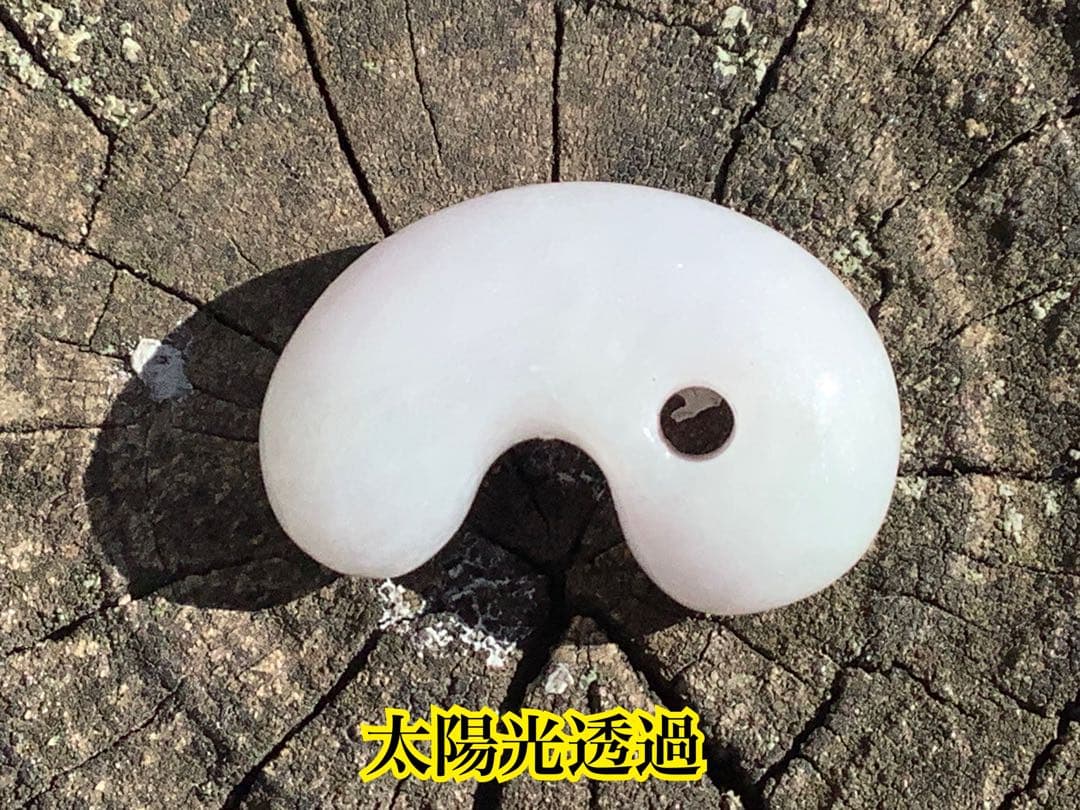 ✳ 極上の氷肌　神秘ラベンダー　糸魚川翡翠勾玉★鑑定鑑別書付　⭕️特別安価お値段‼️