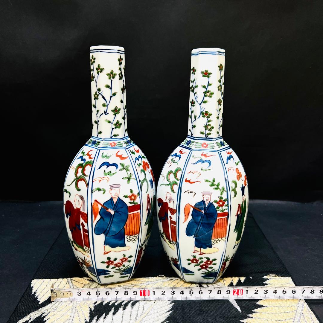 有田焼　源右衛門　染錦花草人物絵　花瓶　2点